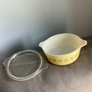 Vintage Pyrex Town and Country 1.5 pint casserole